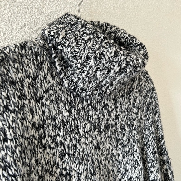 H&M Wool Blend Black White Chevron Knit Turtleneck Women Sz Medium - Picture 4 of 9